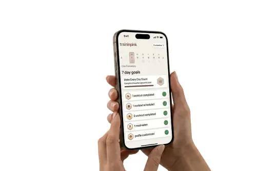 The Traininpink app on iPhone showing a weekly Pilates Linfodrenante® program