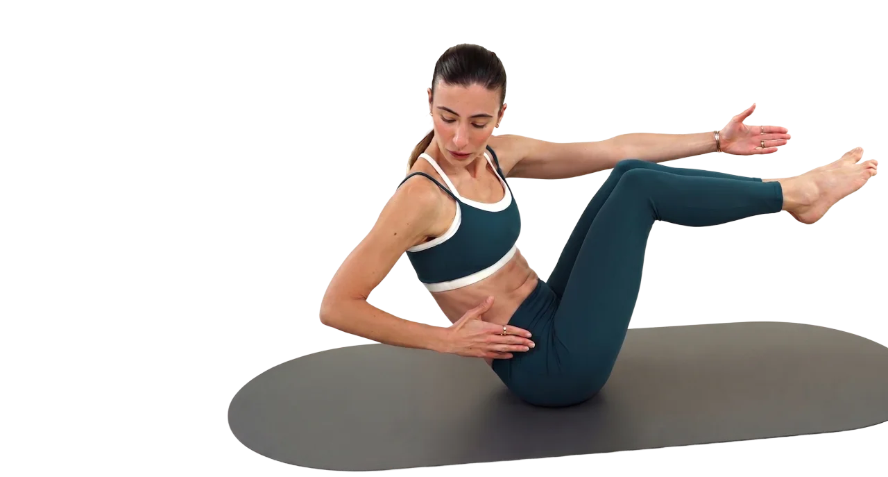 Carlotta Gagna performing a Pilates Linfodrenante® core exercise on a yoga mat