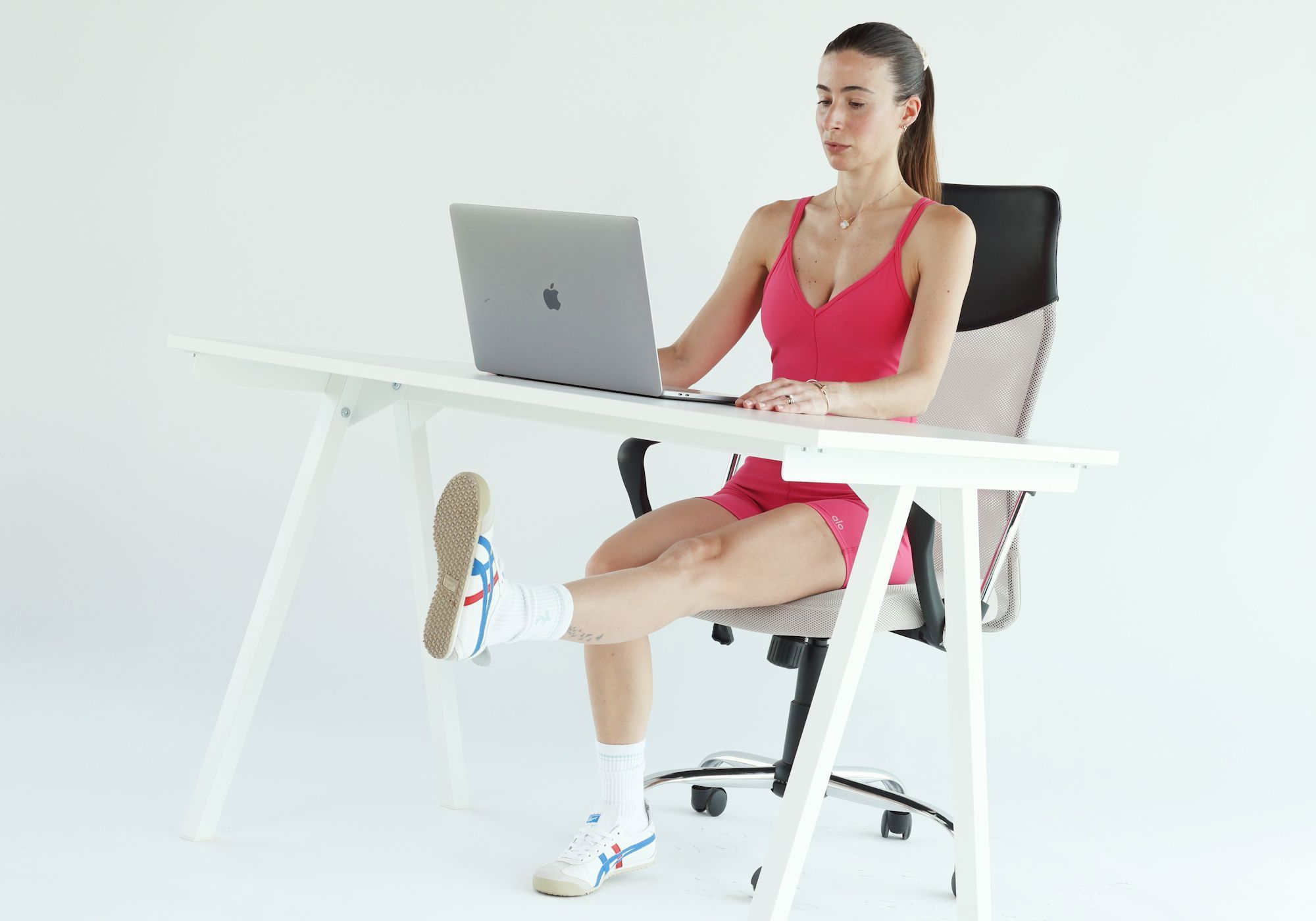 Carlotta Gagna sits at a desk for hours — a position that compresses the inguinal lymph nodes slows lymphatic drainage and causes abdominal swelling.