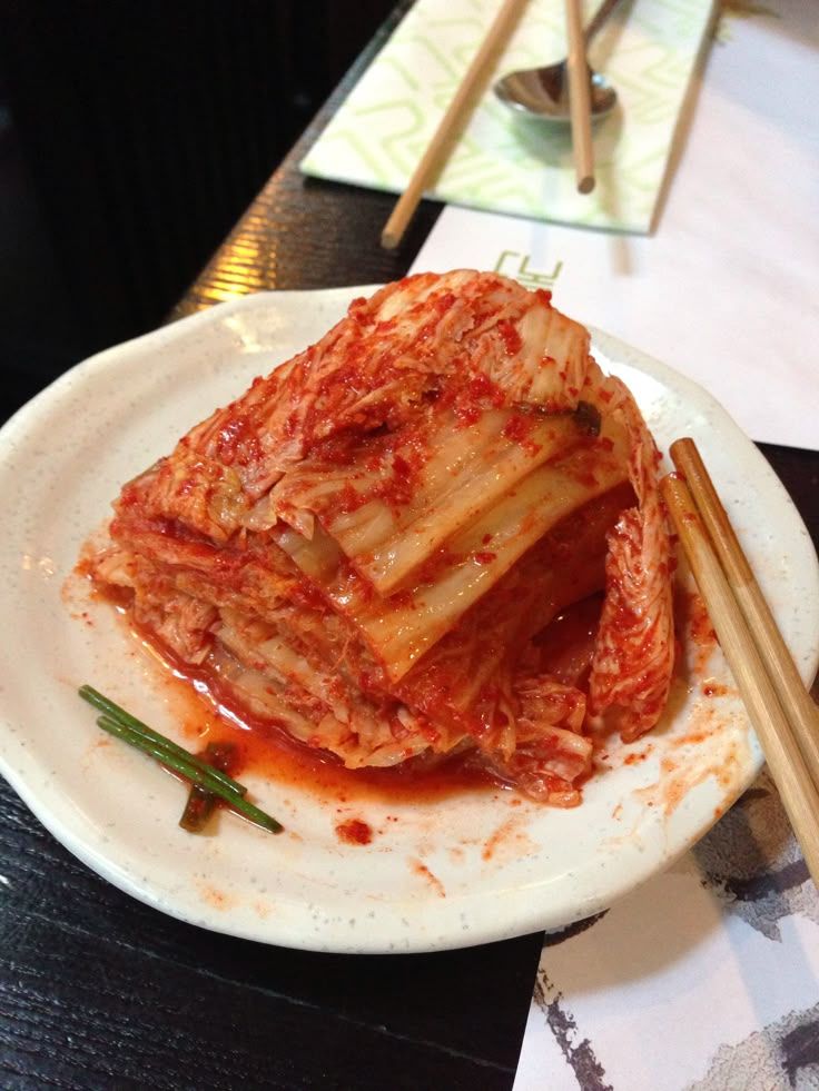Ciotola in ceramica con kimchi
