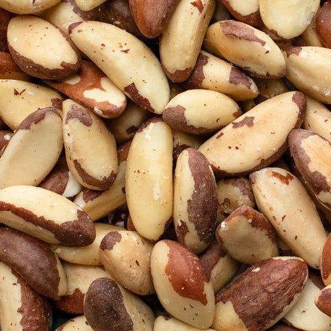 Noci del Brasile fonte naturale di selenio — contenuto variabile per noce che rende difficile dosare il selenio per la salute di capelli e unghie