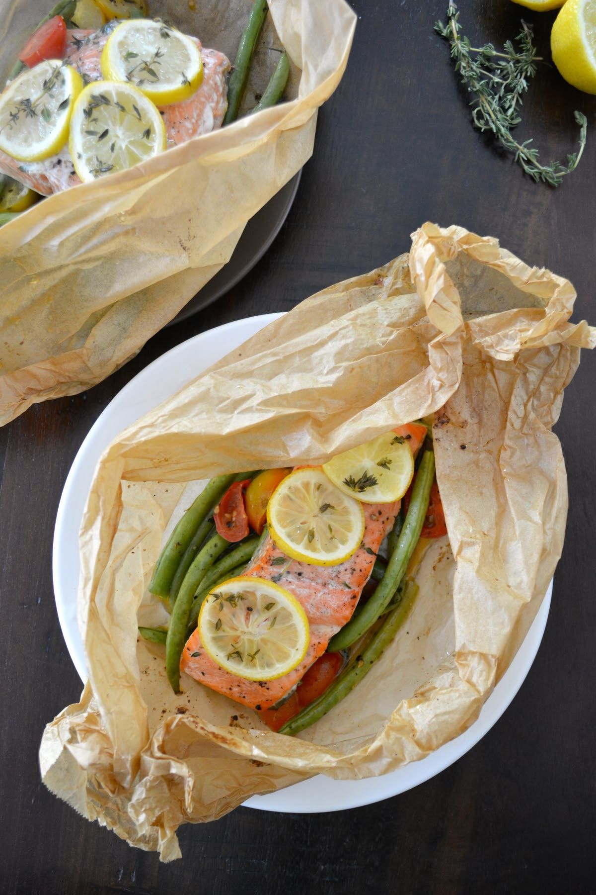 Salmone al cartoccio in forno con asparagi e limone