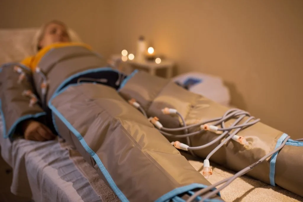 Pressoterapia: gambali gonfiabili sulle gambe
