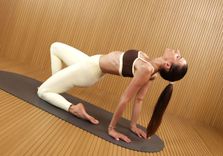 Carlotta Gagna performs a spinal mobility exercise on the mat — Lymphatic Drainage Pilates to reduce chronic back pain and activate deep core muscles